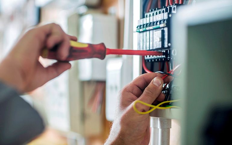 Elektrotek Gerilim ve Akım Koruyucu Rölelerin Avantajları Nelerdir?